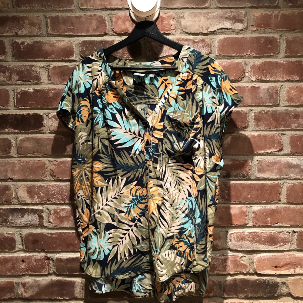 Women’s Loose Fitting Blouse w/ Print